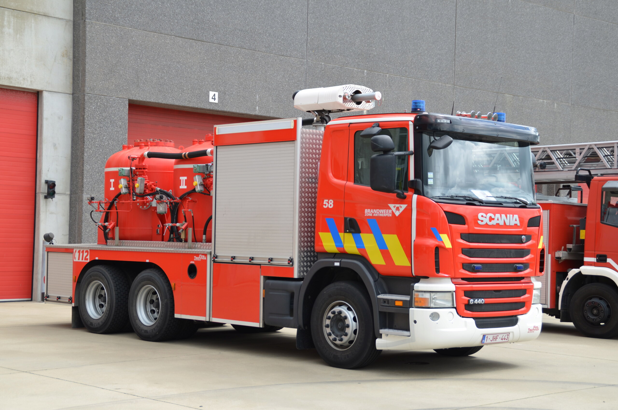 Brandweer Antwerpen - Page 6 Scania30