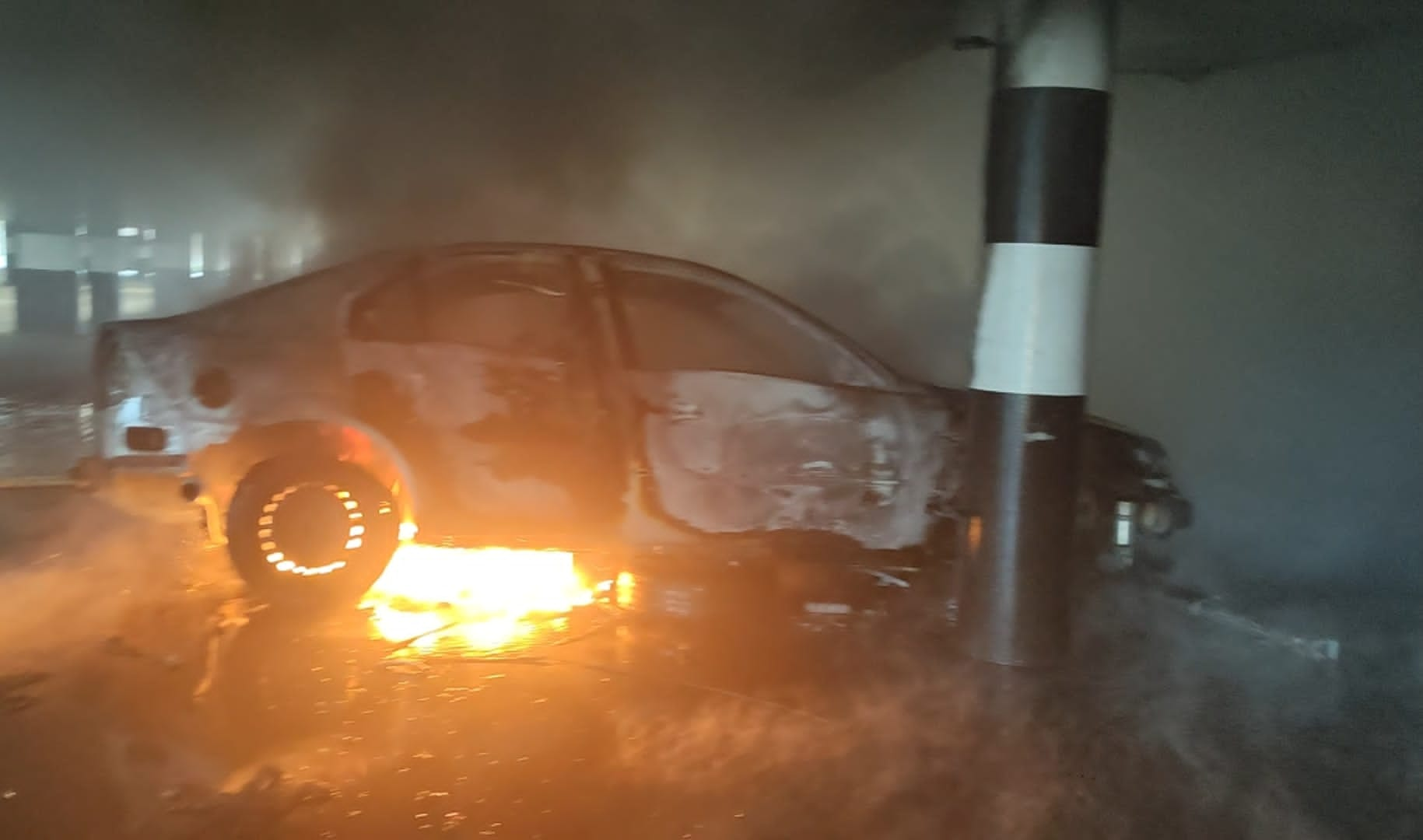 Evere: Une Voiture En Feu Dans Le Parking D’un Décathlon (13-12-2023 ...