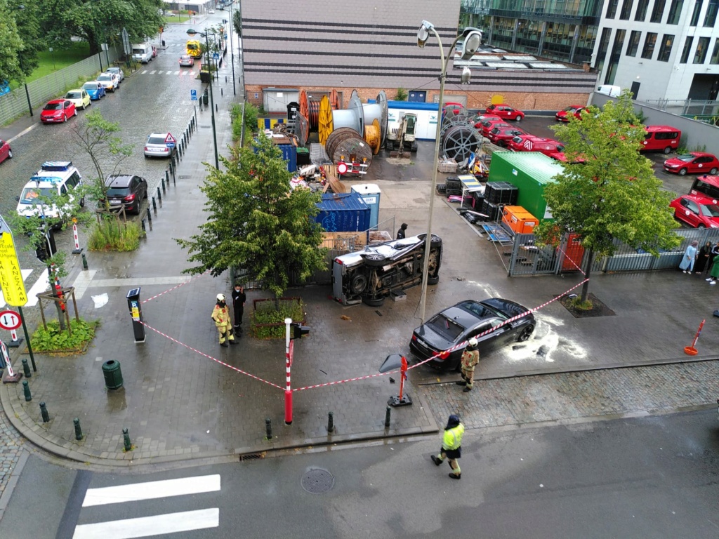 Bruxelles : violente collision avenue de l'Héliport (23-06-2021 + photos) Whats129