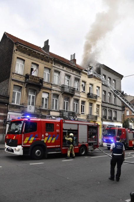Un immeuble en partie inhabitable à la suite d'un incendie à Anderlecht (4-08-2021 + photos) Whats138