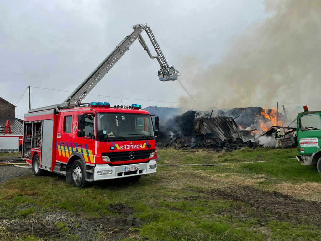  Un hangar agricole détruit par le feu à Le Roux (24-09-2021 + photos) Whats215
