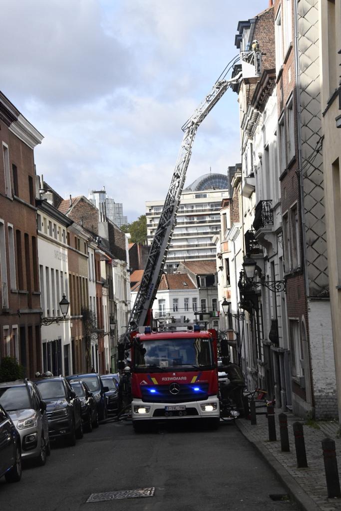 Une personne brûlée aux bras et au visage à la suite d’un incendie à Etterbeek (22-10-2021 + photos) Whats247