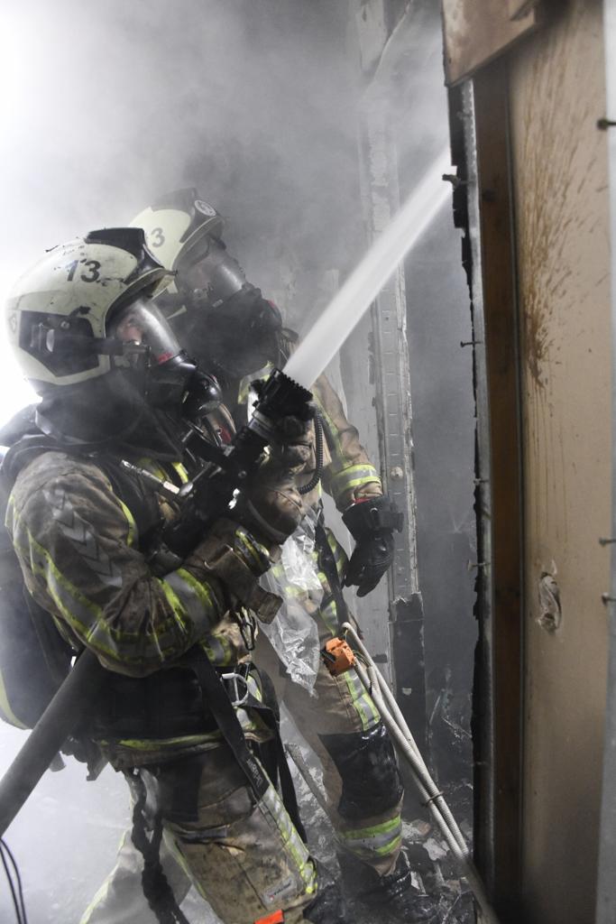 Une personne brûlée aux bras et au visage à la suite d’un incendie à Etterbeek (22-10-2021 + photos) Whats250