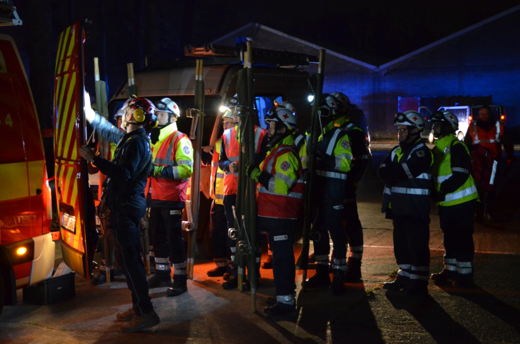 Exercice multidisciplinaire sur l'ancien site de la Protection Civile de Ghlin + photos Xavier38