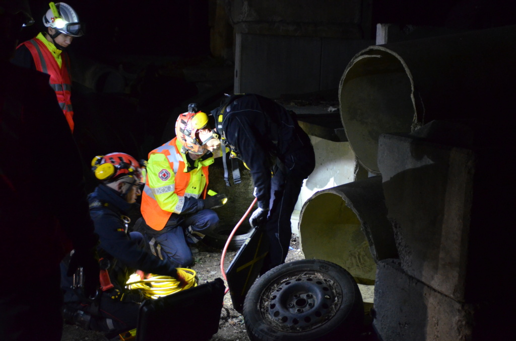 Exercice multidisciplinaire sur l'ancien site de la Protection Civile de Ghlin + photos Xavier44