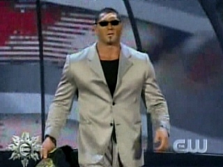 Batista et sur le ring avec une annonce de GM 16410