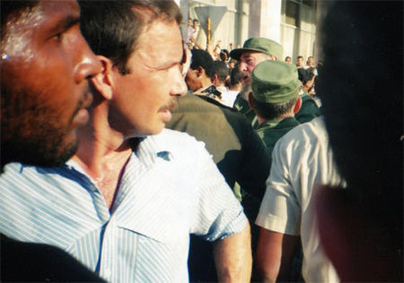 EN EL ANIVERSARIO 15 DEL MALECONAZO: REBELION EN EL MALECON HABANERO EL 5 DE AGOSTO DE 1994 - Página 3 Tirano11