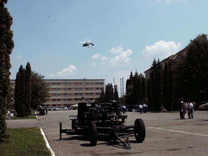 Elicoptere civile, militare, utilitare - 2008 - Pagina 10 Academ12