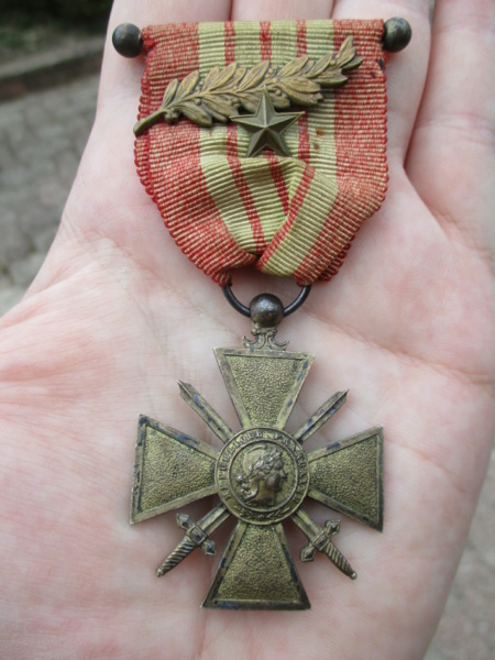 Identification : Croix de guerre 1939 en vermeil ? Img_0817