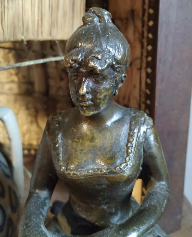 Bronze, fille de joie (?), fonte médiocre, sans cachet de fondeur Bronze13