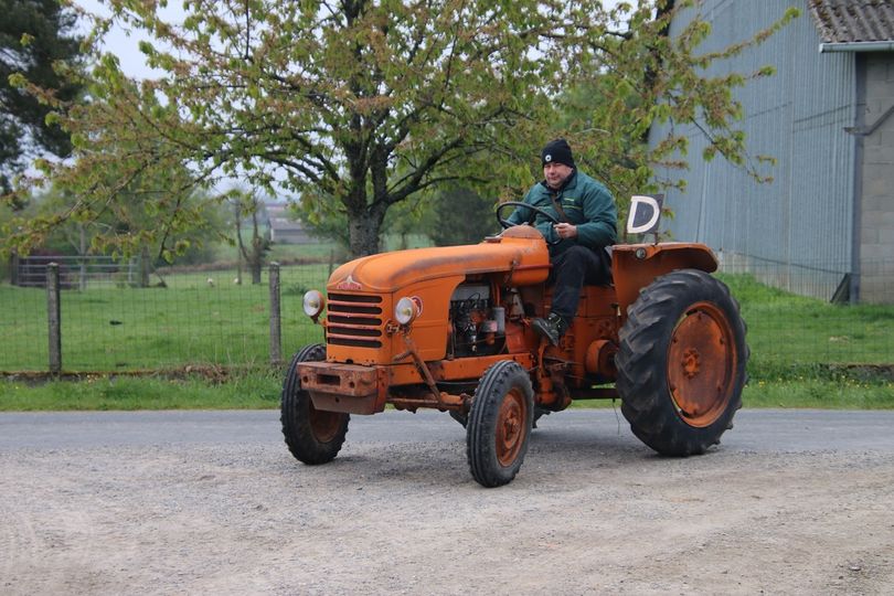 Les Tracteurs de Clem - Page 15 43753410