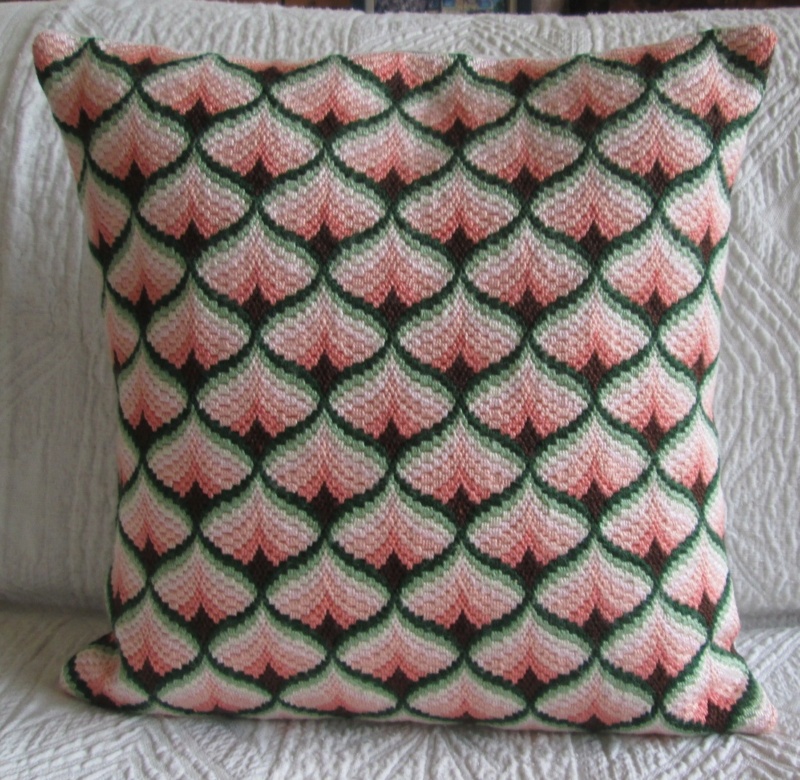 Broderie Bargello sur coussin Img_3222