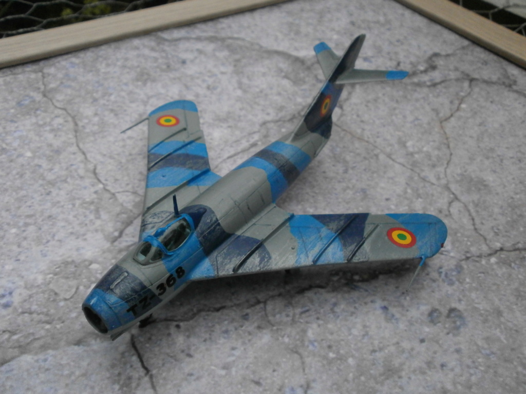 [Airfix] Mig 17 F - Terminé - Page 2 2053