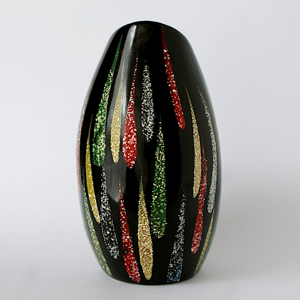 British Retro Pottery Vase//Bottle Dsc05423