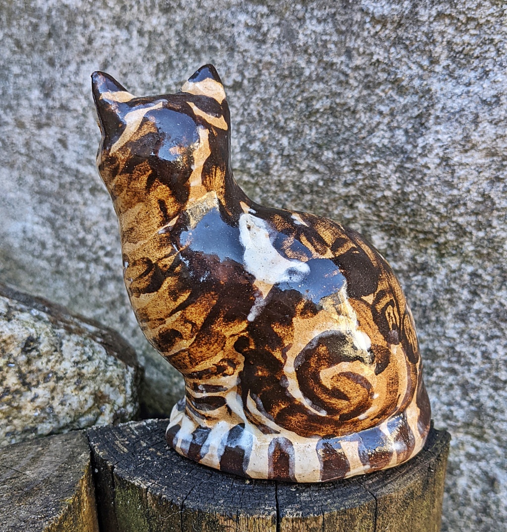 Castle Coombe Pottery Cat Pxl_2024