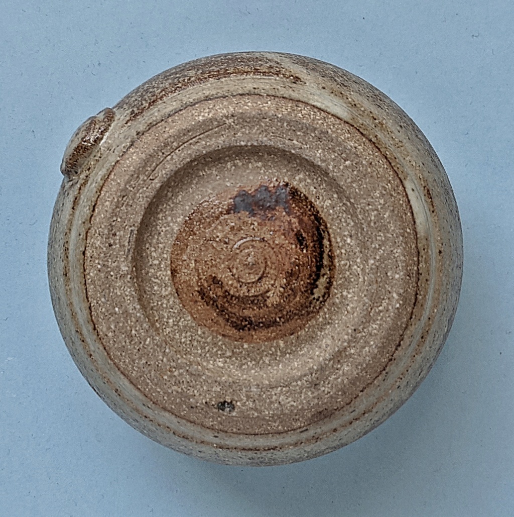 Lidded Pottery Jar, scallop shell mark Pxl_2052