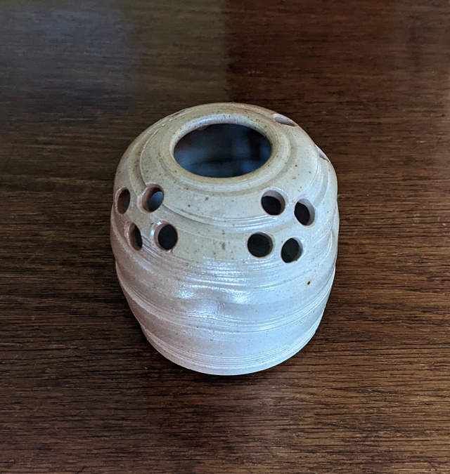 Pot Pourri/Incense Burner, WL mark - Linda Whitty, Caoldair Pottery  Pxl_2151