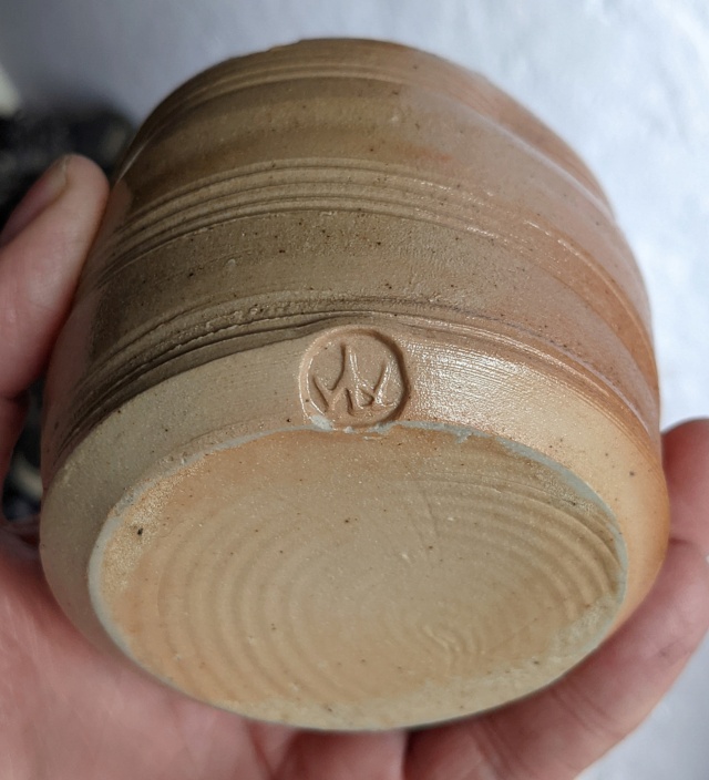 Pot Pourri/Incense Burner, WL mark - Linda Whitty, Caoldair Pottery  Pxl_2153