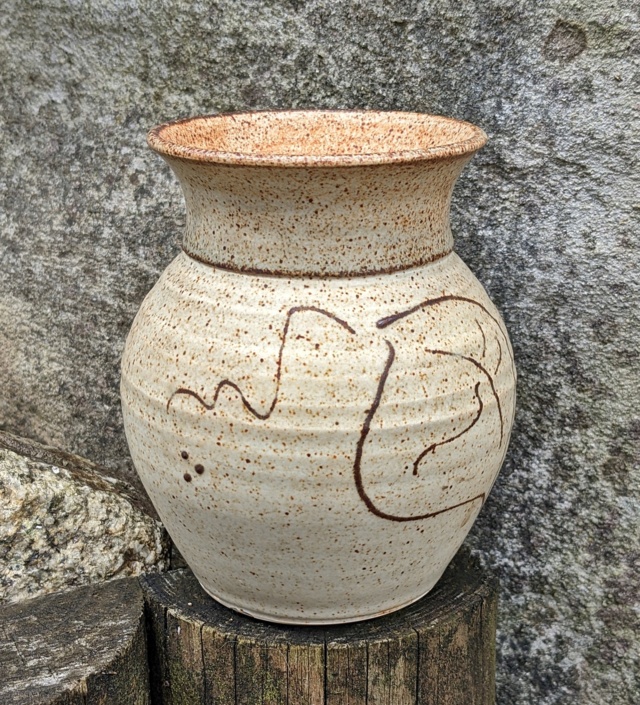 Pottery Vase TT or JT mark Pxl_2327