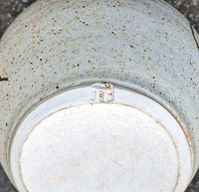 Pottery Vase TT or JT mark Pxl_2329