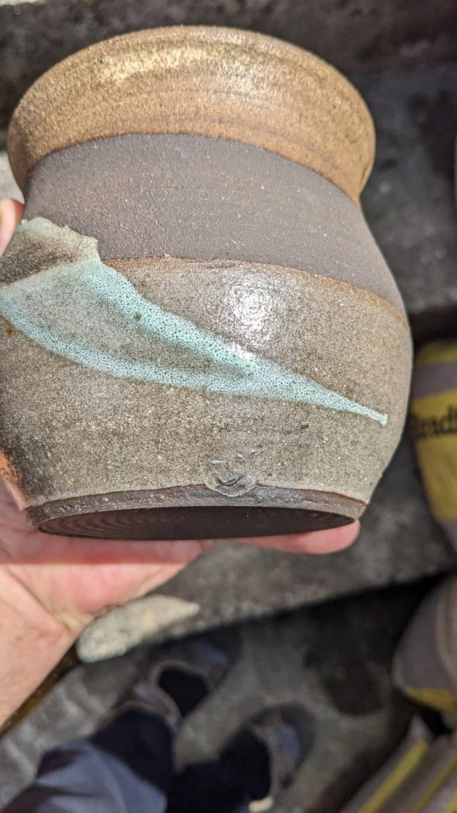 Large Course Stoneware Pot, JS or FS mark?  Pxl_2402