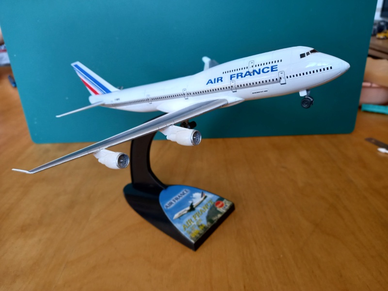 [KITECH] BOEING B 747-400 Cie AIR FRANCE 1/300ème Réf 8M 364 001_212