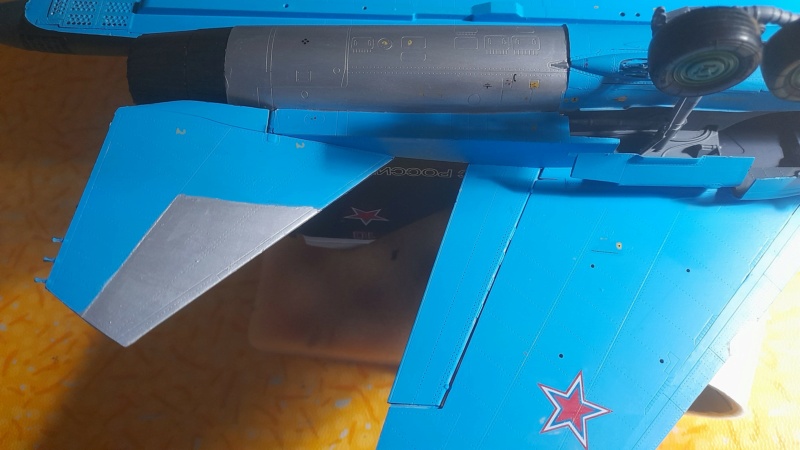 [HOBBY BOSS]  SOUKHOÏ SU-34 FULLBACH bombardier tactique Réf 81756  - Page 3 010109