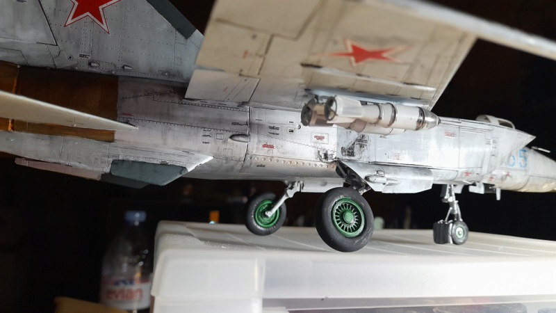 [ICM] MIKOYAN-GOUREVITCH MiG 25 RB Réf 48902 - Page 2 02043