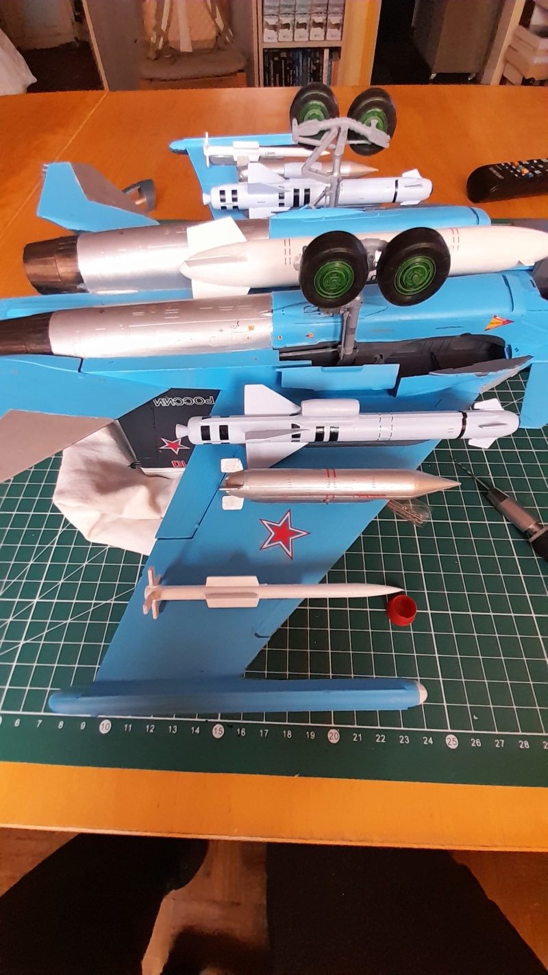 [HOBBY BOSS]  SOUKHOÏ SU-34 FULLBACH bombardier tactique Réf 81756  - Page 3 02240