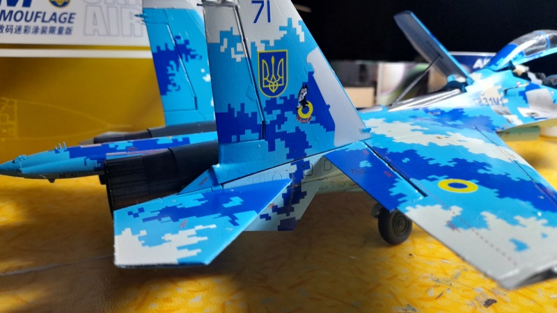 [GWH]  SOUKHOÏ Su 27 UBM FLANKER C  UKRAINIAN AIR FORCE Réf S4817 - Page 5 04017