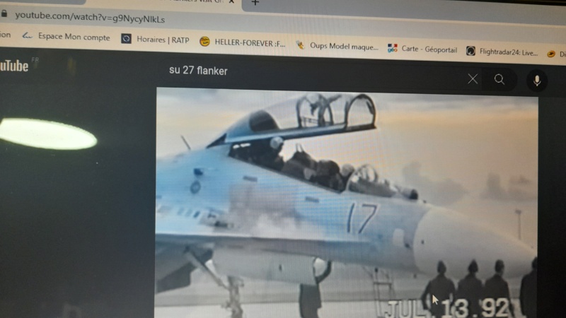 [GWH]  SOUKHOÏ Su 27 UBM FLANKER C  UKRAINIAN AIR FORCE Réf S4817 - Page 4 04319