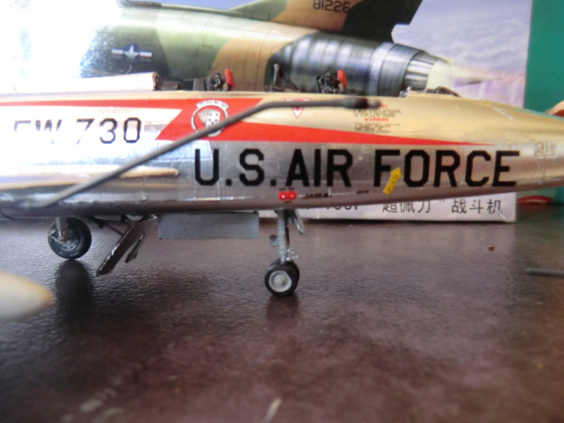 F-100F Trumpéter 1/72 ALU. - Page 4 F-100166