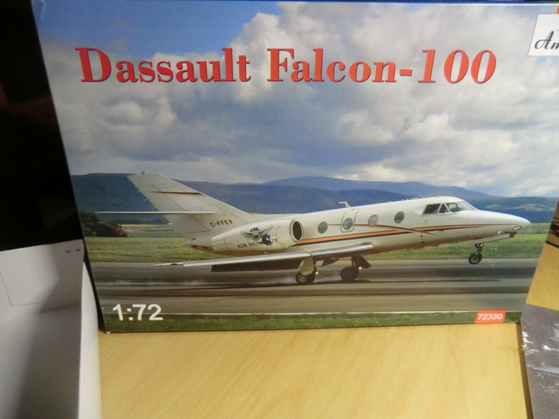 Falcon-100 Dassault Amodel 1/72 (72330) Falcon10