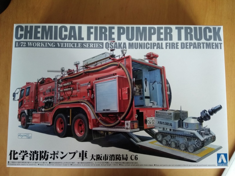[AOSHIMA] Camion de Pompier produit retardant service d OSAKA 1/72ème Réf 012062 Oups_042