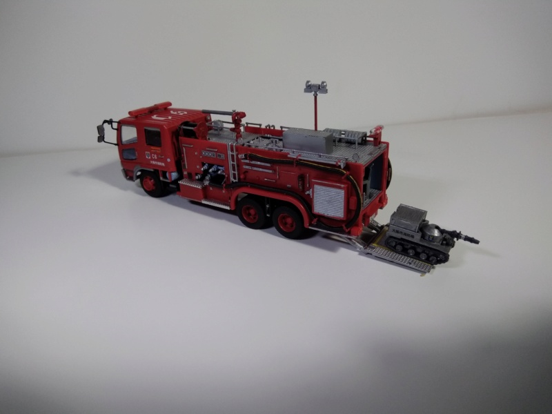 [AOSHIMA] Camion de Pompier produit retardant service d OSAKA 1/72ème Réf 012062 - Page 2 P_00113