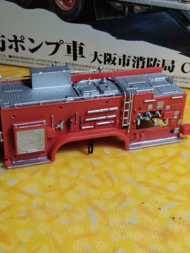 [AOSHIMA] Camion de Pompier produit retardant service d OSAKA 1/72ème Réf 012062 - Page 2 P_00311