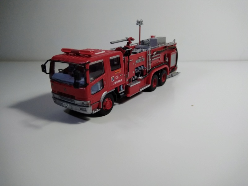 [AOSHIMA] Camion de Pompier produit retardant service municipal d OSAKA 1/72ème Réf 012062 P_00412