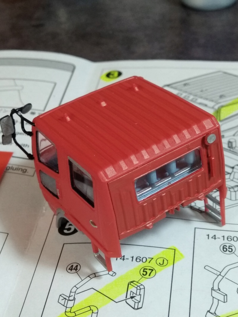 [AOSHIMA] Camion de Pompier produit retardant service d OSAKA 1/72ème Réf 012062 P_02010