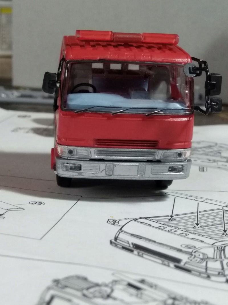 [AOSHIMA] Camion de Pompier produit retardant service d OSAKA 1/72ème Réf 012062 P_05310
