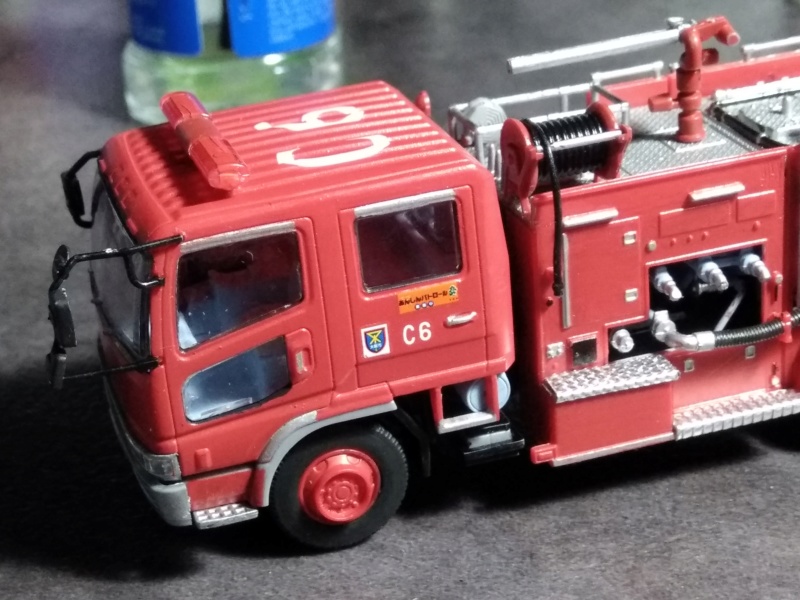 [AOSHIMA] Camion de Pompier produit retardant service d OSAKA 1/72ème Réf 012062 - Page 2 P_14910