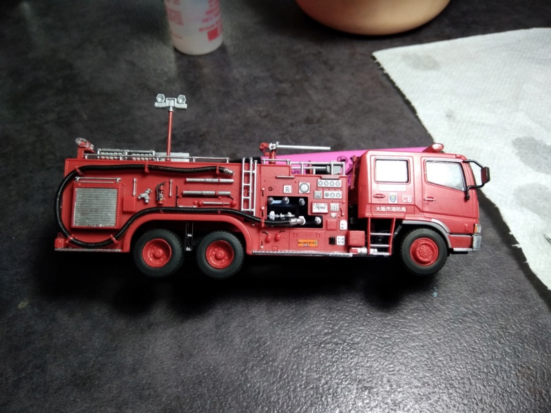 [AOSHIMA] Camion de Pompier produit retardant service d OSAKA 1/72ème Réf 012062 - Page 2 P_15410