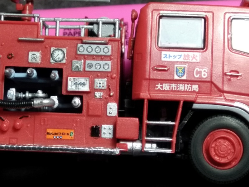 [AOSHIMA] Camion de Pompier produit retardant service d OSAKA 1/72ème Réf 012062 - Page 2 P_15610