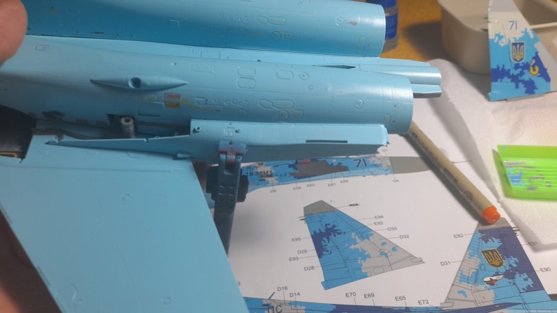 [GWH]  SOUKHOÏ Su 27 UBM FLANKER C  UKRAINIAN AIR FORCE Réf S4817 - Page 2 Su-27205