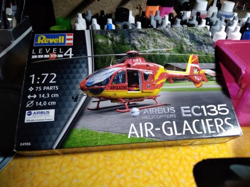 [REVELL] AIRBUS HELICOPTERS EC-135 AIR-GLACIERS Réf 04986 Thund130