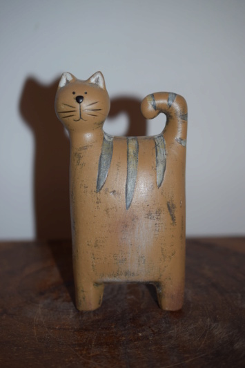 Unknown pottery cat figurine  Dsc_0045