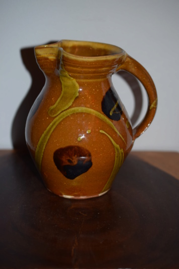 Unknown pottery jug, T mark? Dsc_0555