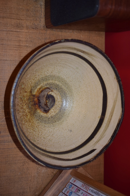   Unidentified Studio Pottery bowl? Dsc_1910