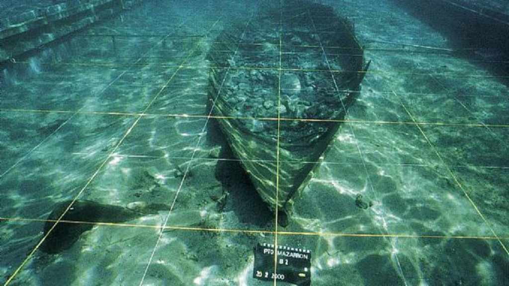 Los arqueólogos preparan el rescate de una barca fenicia hundida en Murcia 15659610