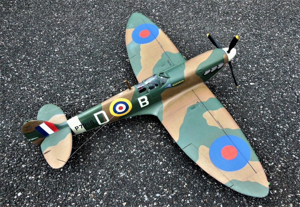 Spitfire MkIIa de Douglas Bader 100% scratch en bois massif sculpté au 1/15 ème - Page 2 7215