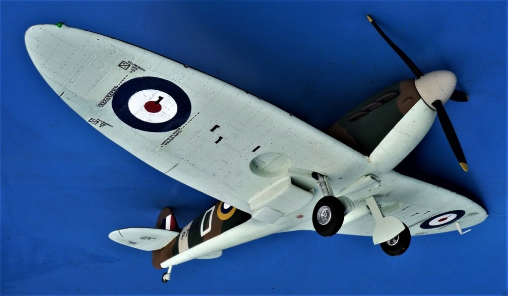 Spitfire MkIIa de Douglas Bader 100% scratch en bois massif sculpté au 1/15 ème - Page 2 7914